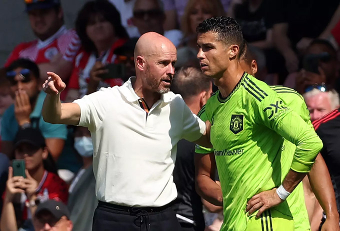 Ronaldo rời MU năm 2022 vì mâu thuẫn với HLV Ten Hag